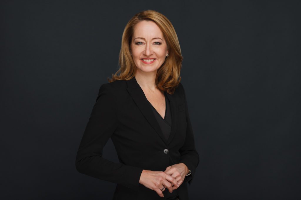 Photographe corporate pour les entreprises 8 Photographe Corporate - expert en image Portrait feminin moderne - photographe