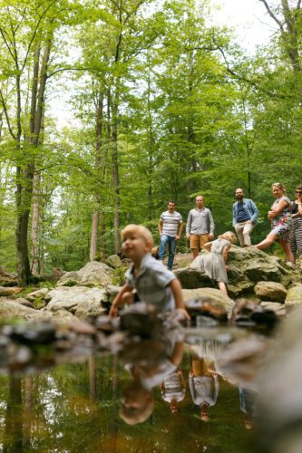 Shooting photo au bord de la rivière du Viaur. Photo de famille Aveyron